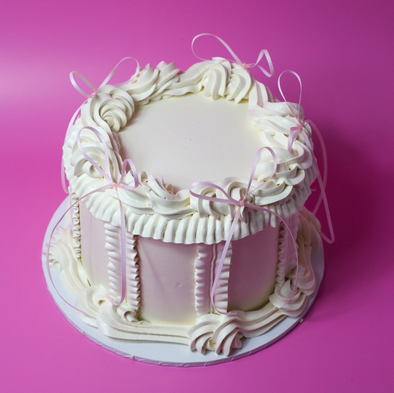 Vintage Cake with bows - white